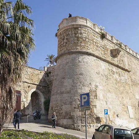 לינה וארוחת בוקר L'arco קליארי